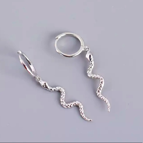 🐍 Insta sterling silver snake earrings - Picture 2 of 5
